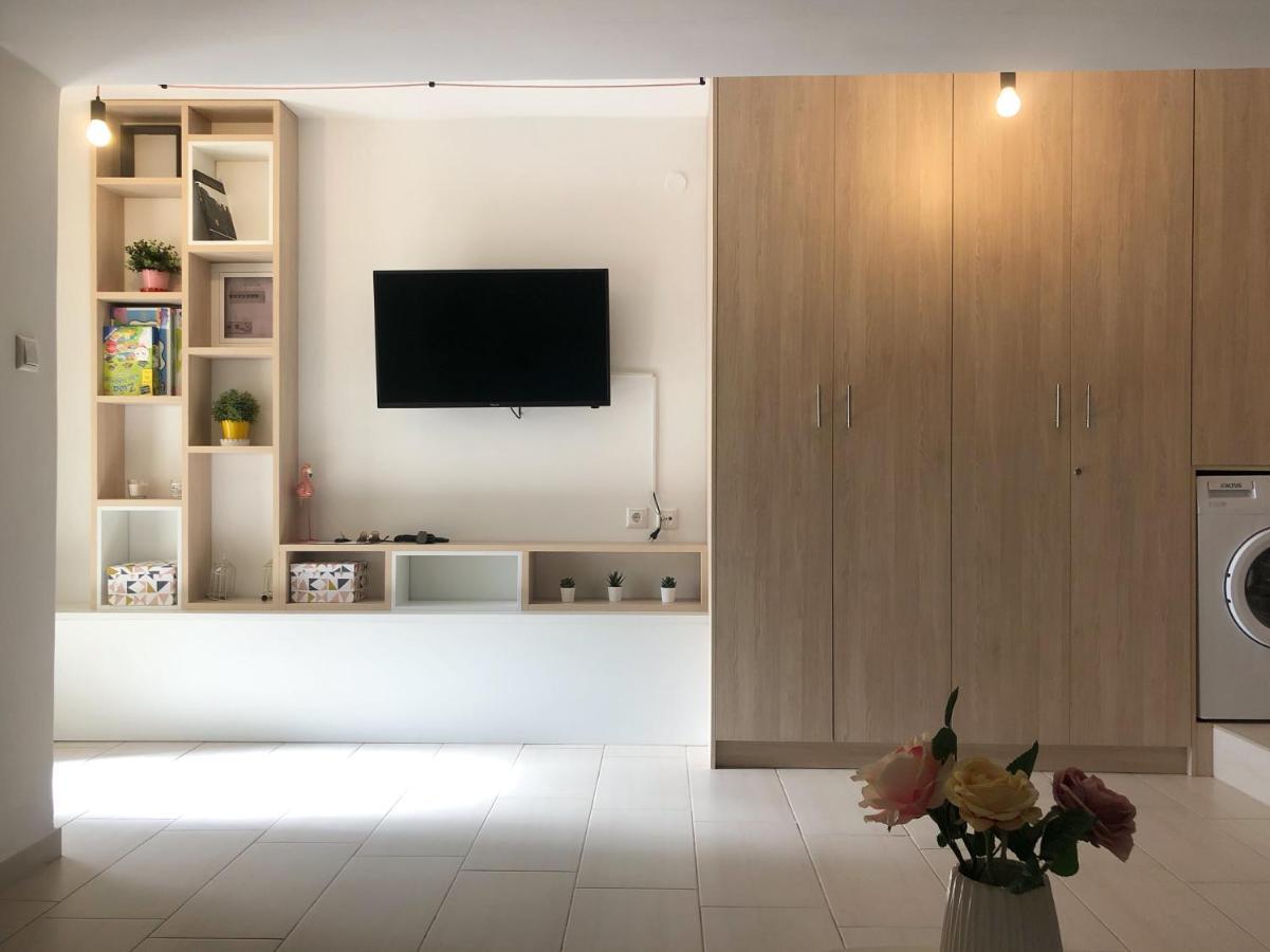Orfeas Suite Néa Péramos Buitenkant foto